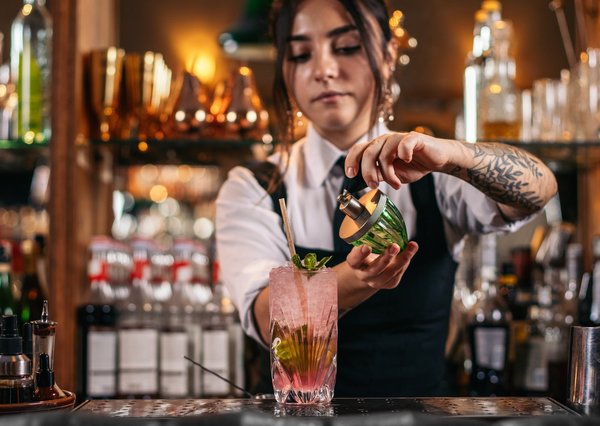 Un voyage sensoriel au bar bisou : cocktails personnalisés à Paris